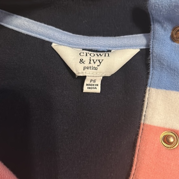 Crown and Ivy Pullover - Picture 3 of 3